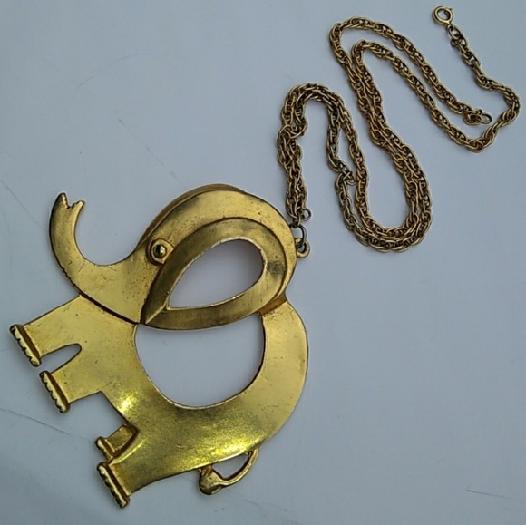 Vintage (c.'70s) Large Gold-Tone Elephant Necklace - Picture 3 of 8
